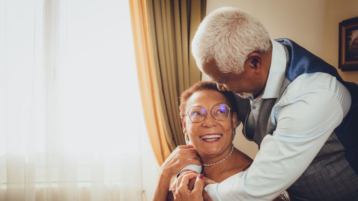 couple supporting each other through gastrointestinal cancer treatment